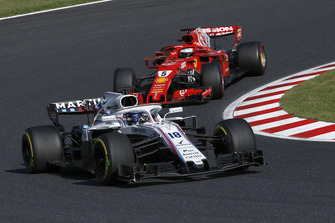Lance Stroll, Williams FW41 and Sebastian Vettel, Ferrari SF71H