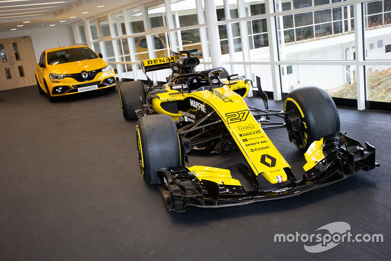 Salle d'exposition, Renault R.S.18