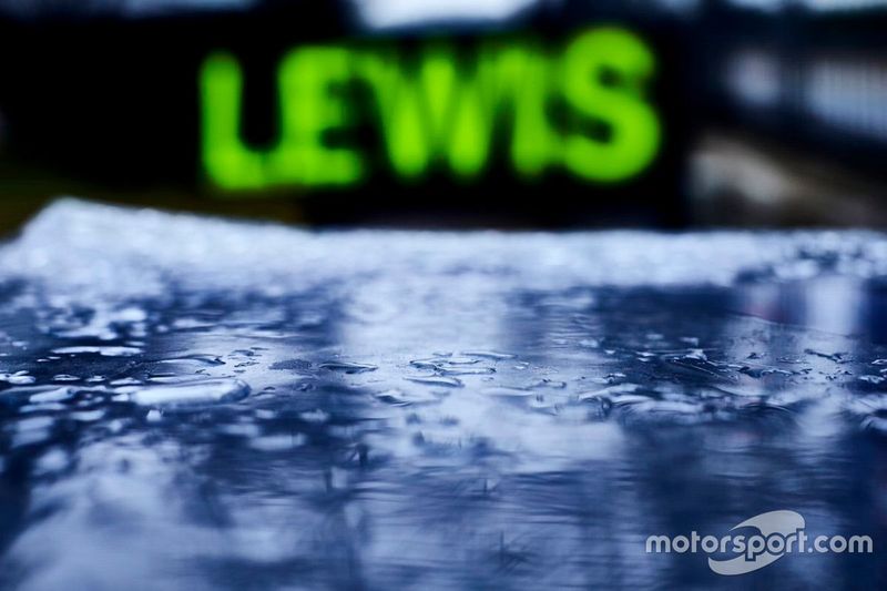 Pizarra de boxes: Lewis Hamilton, Mercedes AMG