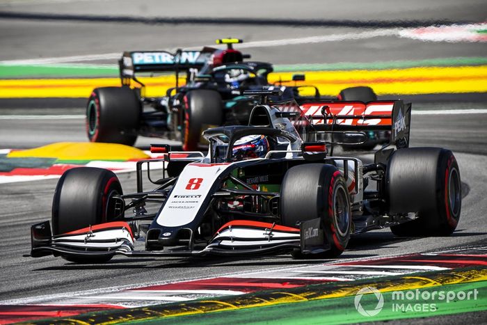 Romain Grosjean, Haas VF-20, Valtteri Bottas, Mercedes F1 W11 EQ Performance