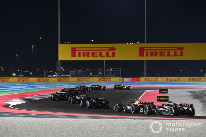 Pierre Gasly, Alpine A523, Sergio Pérez, Red Bull Racing RB19, Lewis Hamilton, Mercedes F1 W14