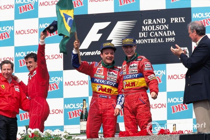 Rubens Barrichello e Eddie Irvine no pódio em vitória de Jean Alesi
