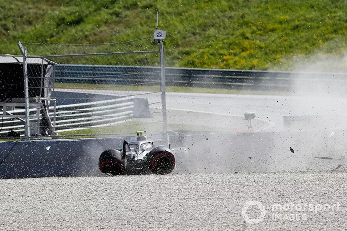 Choque de Valtteri Bottas, Mercedes AMG W10 