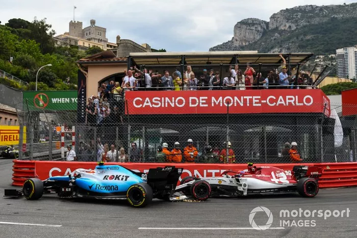 Antonio Giovinazzi, Alfa Romeo Racing C38, fa un contatto con Robert Kubica, Williams FW42