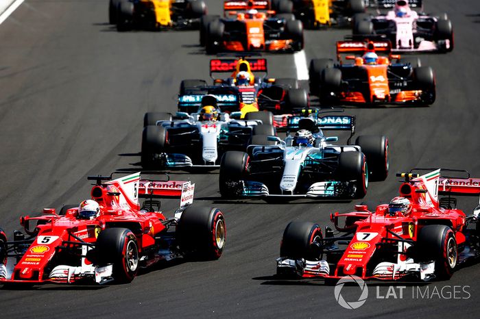 Sebastian Vettel, Ferrari SF70H, Kimi Raikkonen, Ferrari SF70H, Valtteri Bottas, Mercedes AMG F1 W08, Lewis Hamilton, Mercedes AMG F1 W08, Daniel Ricciardo, Red Bull Racing RB13, Fernando Alonso, McLaren MCL32, at the start