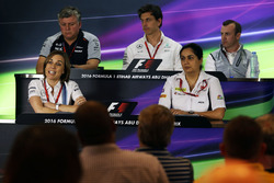 La Conferencia de prensa FIA: Otmar Szafnauer, Sahara Force India F1 COO; Toto Wolff, Mercedes AMG F