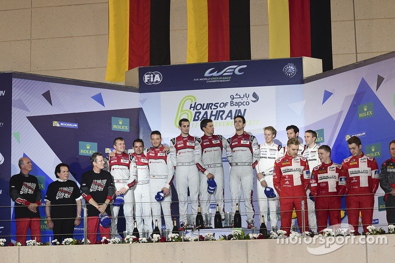 LMP1 Podio: segundo lugar #7 Audi Sport Team Joest Audi R18: Marcel Fässler, Andre Lotterer, Benoit 