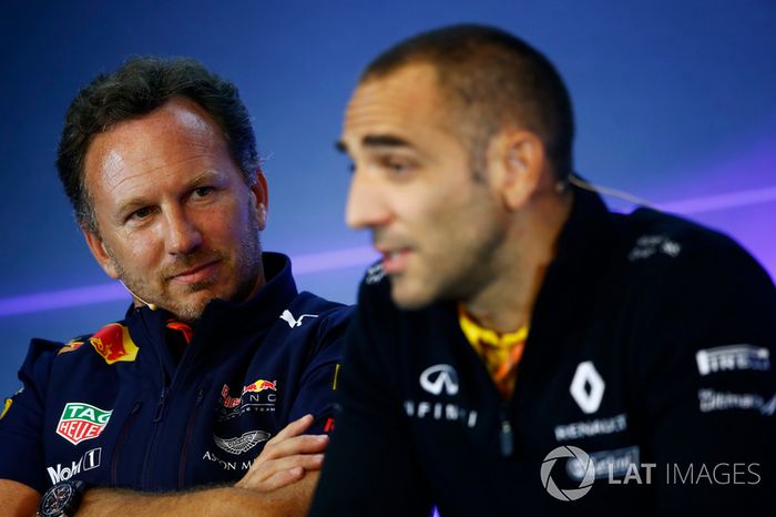 Christian Horner, director del equipo, Red Bull Racing, Cyril Abiteboul, Director General de Renault Sport F1 Team, en la Conferencia de prensa FIA