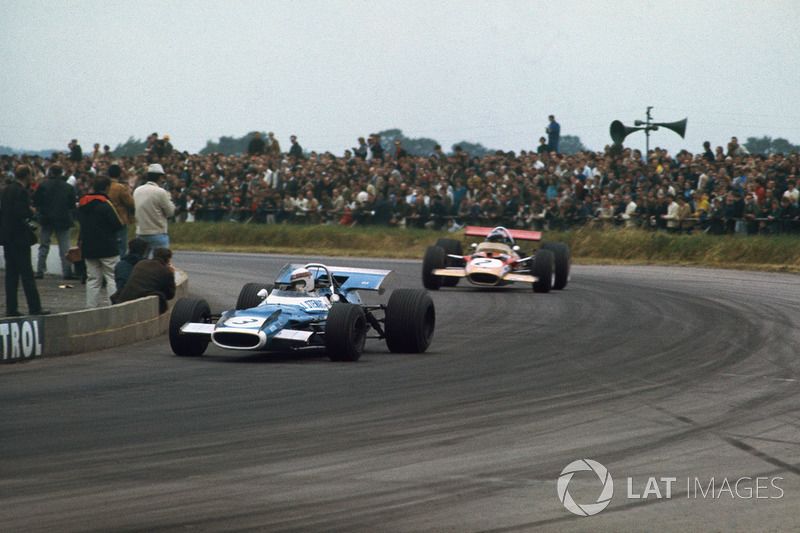 Jackie Stewart, Matra MS80 Ford, devant Jochen Rindt, Lotus 49B Ford