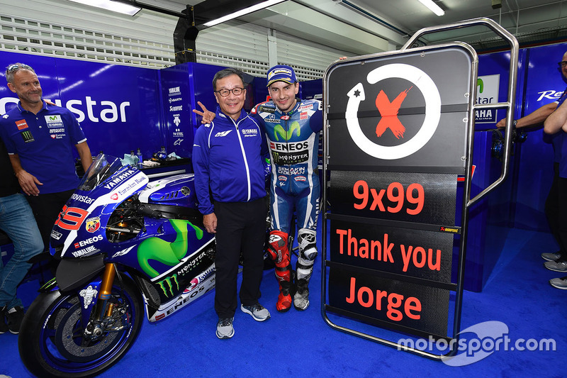 Jorge Lorenzo, Yamaha Factory Racing celebrates with his team