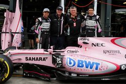 Sergio Perez, Sahara Force India F1, Otmar Szafnauer, Sahara Force India F1 Chief Operating Officer, and Esteban Ocon, Sahara Force India F1 Team with the Sahara Force India F1 VJM10