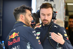 Daniel Ricciardo, Red Bull Racing ve Simon Rennie, Red Bull Racing Yarış Mühendisi