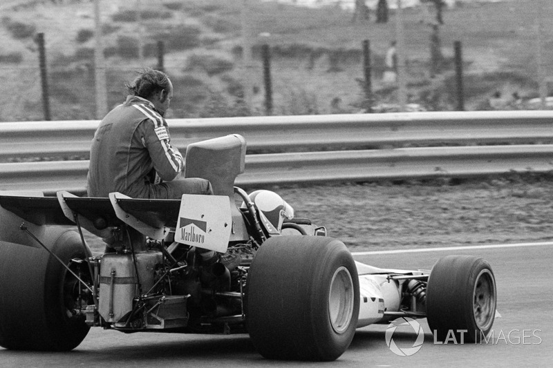 Zandvoort 1973: Clay Regazzoni (BRM) carica Mike Hailwood (Surtees)