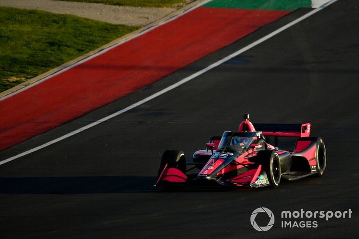 La IndyCar decidió un día antes de su primer fin de semana del año posponer la carrera de San Petersburgo, que iba a celebrarse a puerta cerrada inicialmente. Pero, además, hizo lo propio con todas las siguientes hasta finales de abril, lo que incluye Birmingham, Long Beach y Austin.