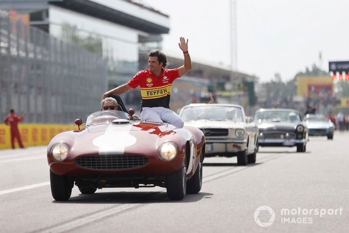 Carlos Sainz, Scuderia Ferrari durante el desfile de pilotos