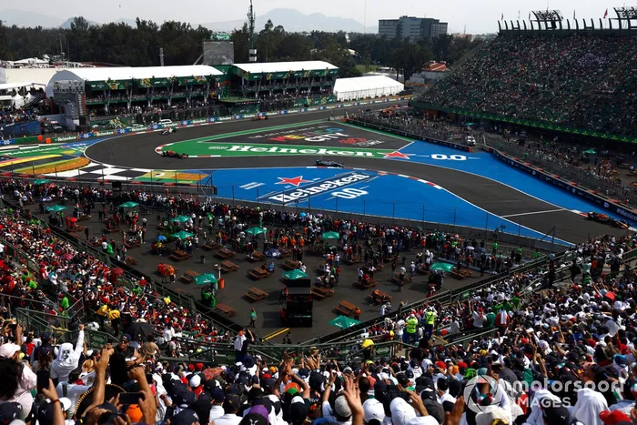 Max Verstappen, Red Bull Racing RB18, Lewis Hamilton, Mercedes W13, Sergio Pérez, Red Bull Racing RB18