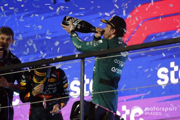 Podio: tercer lugar Fernando Alonso, Aston Martin F1 Team antes de ser sancionado 