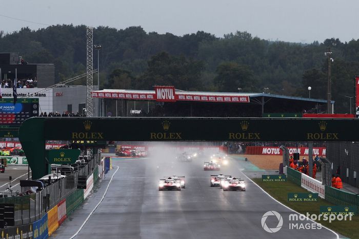 Inicio, #7 Toyota Gazoo Racing Toyota GR010 - Hybrid Hypercar, Mike Conway, Kamui Kobayashi, José María López ,  #8 Toyota Gazoo Racing Toyota GR010 - Hybrid Hypercar, Sebastien Buemi, Kazuki Nakajima, Brendon Hartley 