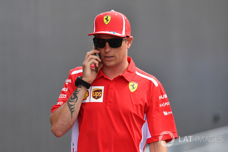 Kimi Raikkonen, Ferrari on his phone