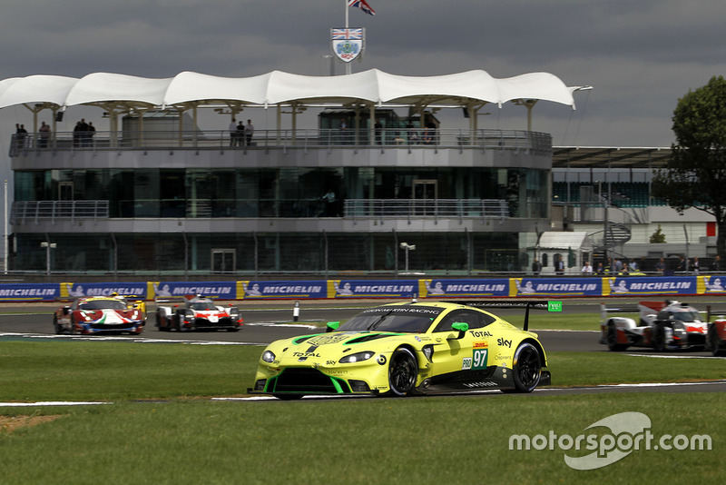#97 Aston Martin Racing Aston Martin Vantage AMR: Alex Lynn, Maxime Martin