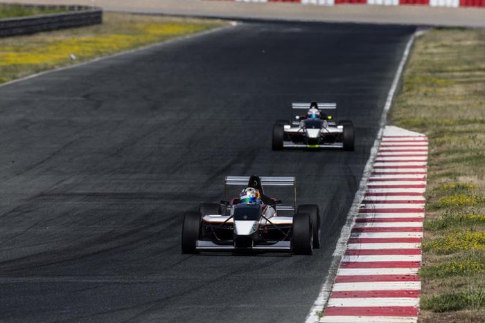 Programa de la FIA para mujeres piloto