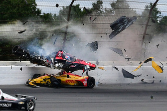 Crash: Robert Wickens, Schmidt Peterson Motorsports Honda, Ryan Hunter-Reay, Andretti Autosport Honda