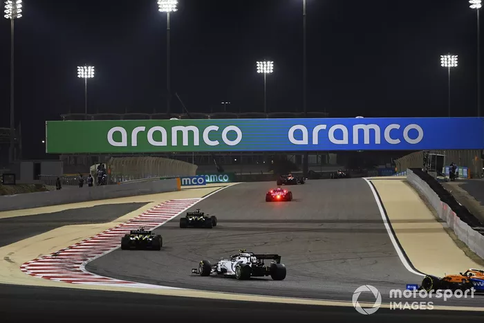 Daniel Ricciardo, Renault F1 Team R.S.20, Esteban Ocon, Renault F1 Team R.S.20, Pierre Gasly, AlphaTauri AT01