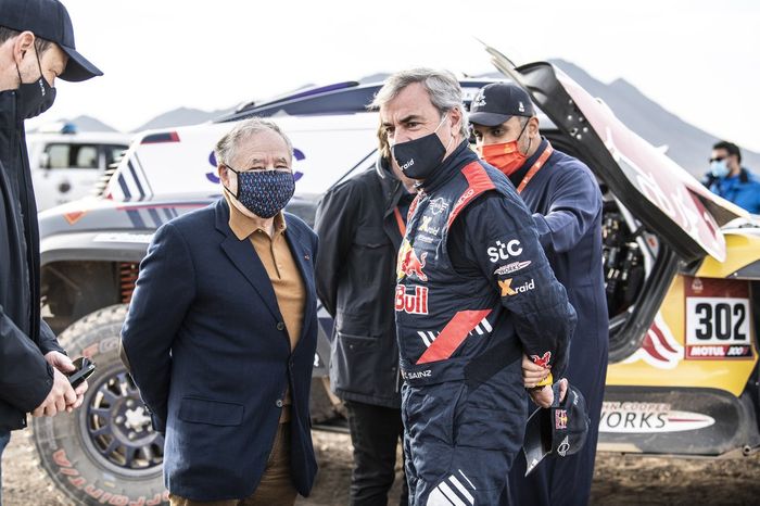 #300 X-Raid Mini JCW Team: Carlos Sainz with FIA president Jean Todt