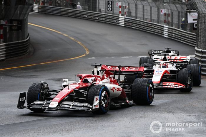 Valtteri Bottas, Alfa Romeo C42, Kevin Magnussen, Haas VF-22, Pierre Gasly, AlphaTauri AT03