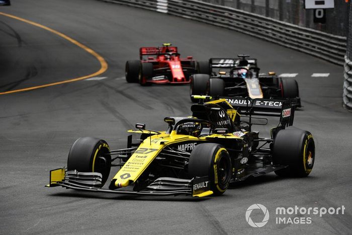 Nico Hulkenberg, Renault R.S. 19, Romain Grosjean, Haas F1 Team VF-19, y Charles Leclerc, Ferrari SF90