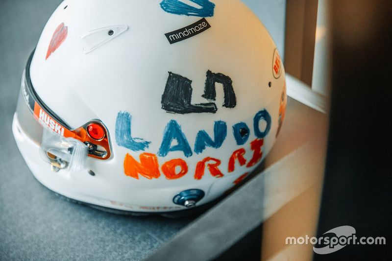 El nuevo casco de Lando Norris, McLaren