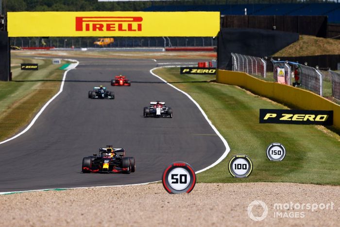 Max Verstappen, Red Bull Racing RB16, Kimi Raikkonen, Alfa Romeo Racing C39, Valtteri Bottas, Mercedes F1 W11, y Charles Leclerc, Ferrari SF1000