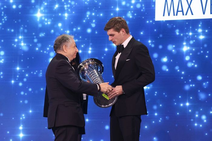 Max Verstappen, campeón de Fórmula 1 2021 y Jean Todt, presidente de la FIA