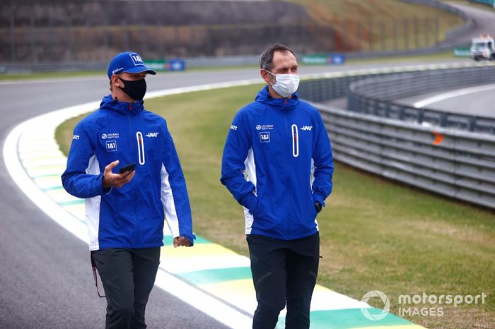 Mick Schumacher, Haas F1 camina por la pista