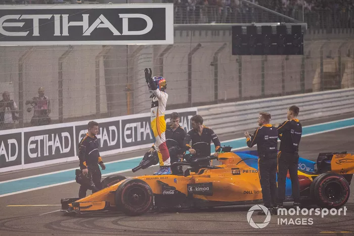 Fernando Alonso, McLaren MCL33 celebra en Parc Ferme 