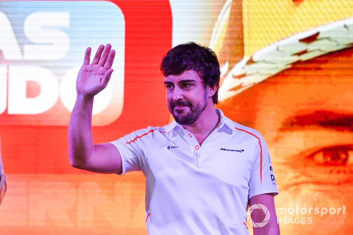 Fernando Alonso, McLaren se despide de los aficionados.
