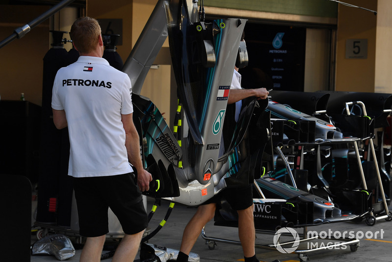 Mercedes-AMG F1 W09, első szárny