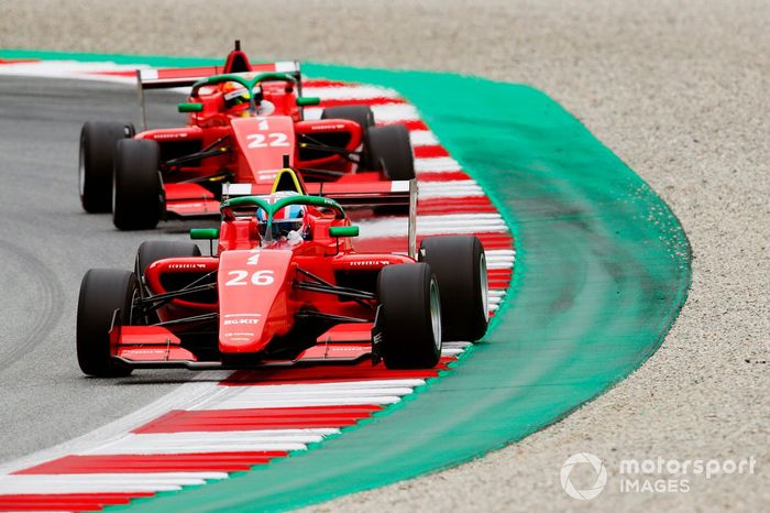 Sarah Moore, Belén García