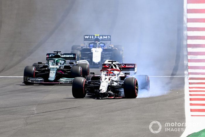 Kimi Raikkonen, Alfa Romeo Racing C41 con el alerón delantero dañado