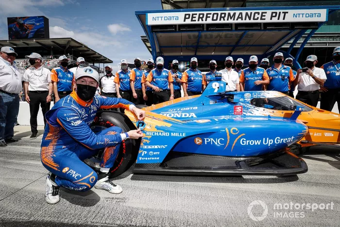 Ganador de la pole Scott Dixon, Chip Ganassi Racing Honda