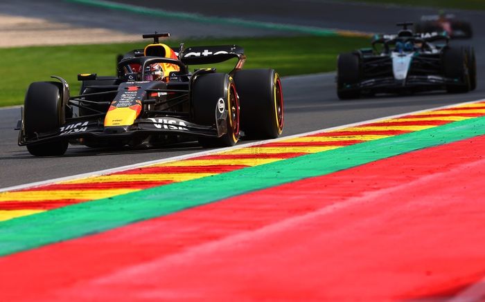 Max Verstappen, Red Bull Racing, George Russell, Mercedes