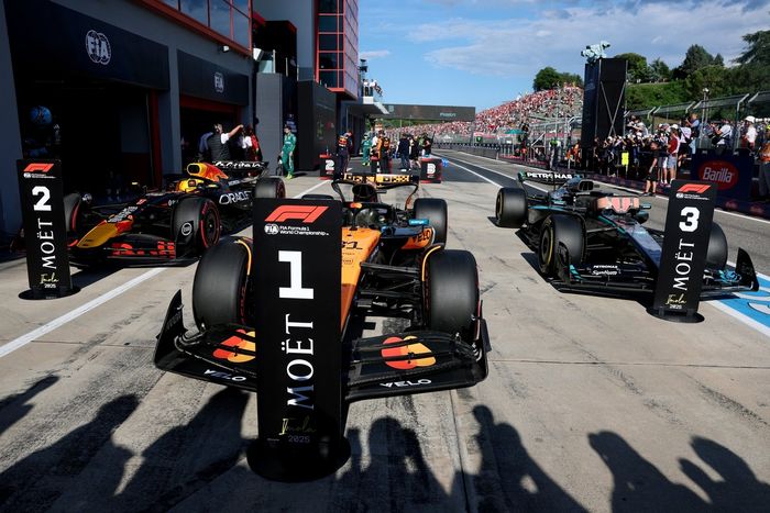 Oscar Piastri, McLaren, Max Verstappen, Red Bull Racing, George Russell, Mercedes