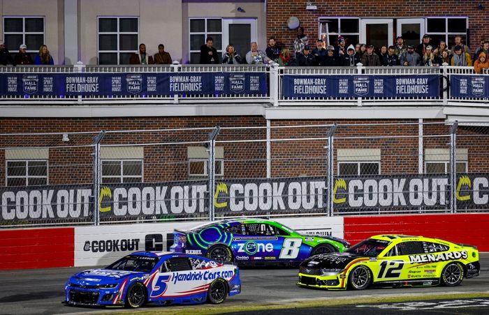 Kyle Larson, Hendrick Motorsports Chevrolet, Kyle Busch, Richard Childress Racing Chevrolet, Ryan Blaney, Team Penske Ford