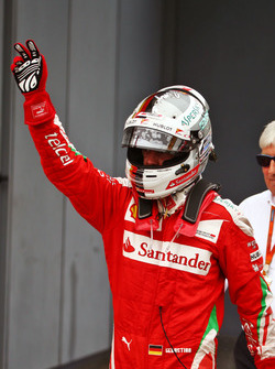 Себастьян, Ferrari святкує третє місце у закритому парку