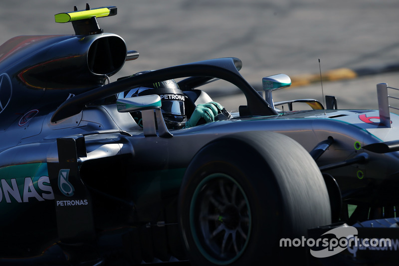 Rosberg zet als eerste een tijd neer met de halo