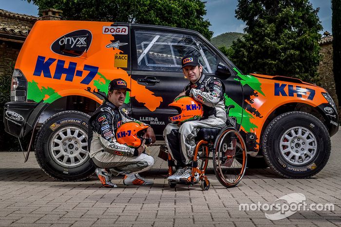 Isidre Esteve y Txema Villalobos con el Mitsubishi Montero 2017 KH7 Sport