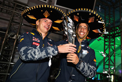 Подиум: Даниэль Риккардо, Red Bull Racing, и Макс Ферстаппен, Red Bull Racing