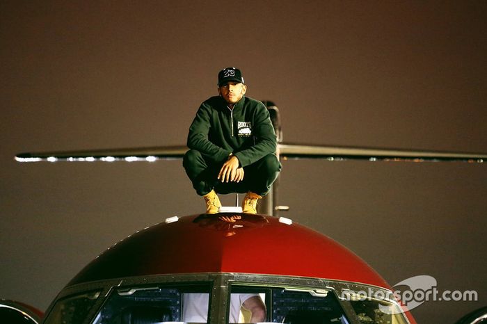 Y aunque en la actualidad no deja de lanzar mensajes ecologistas y protesta contra la contaminación, no hace mucho presumía de jet privado