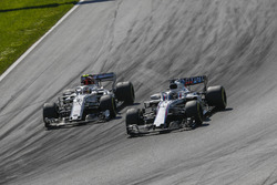 Lance Stroll, Williams FW41 and Charles Leclerc, Sauber C37 battle