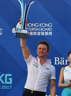Allan McNish, Team Principal, Audi Sport Abt Schaeffler, sul podio